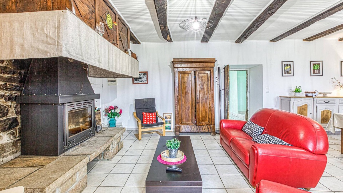 Pierrefiche House | Cozy home in Pierrefiche with WiFi