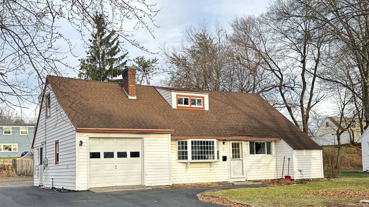 Newtonville House | Cozy Home in quiet area/Close to all/Albany DT