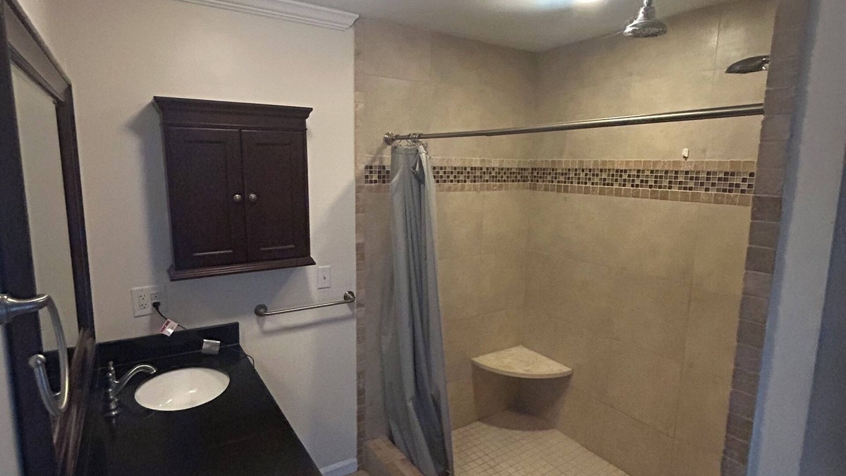Burlington House | Cozy home in quiet cul-de-sac only 2 miles from Elon college campus.