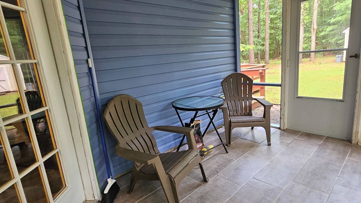 Griffin House | Cozy home in quiet Griffin neighborhood! 5 mins from restaurants and shopping.