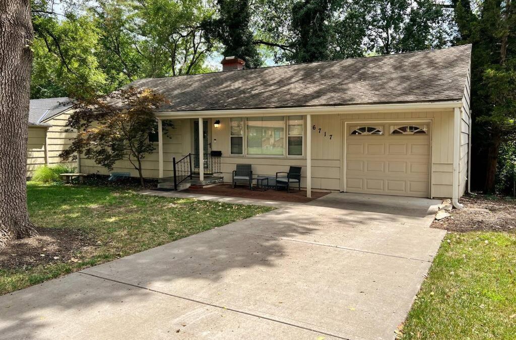Overland Park House | Cozy home in quiet Overland Park neighborhood