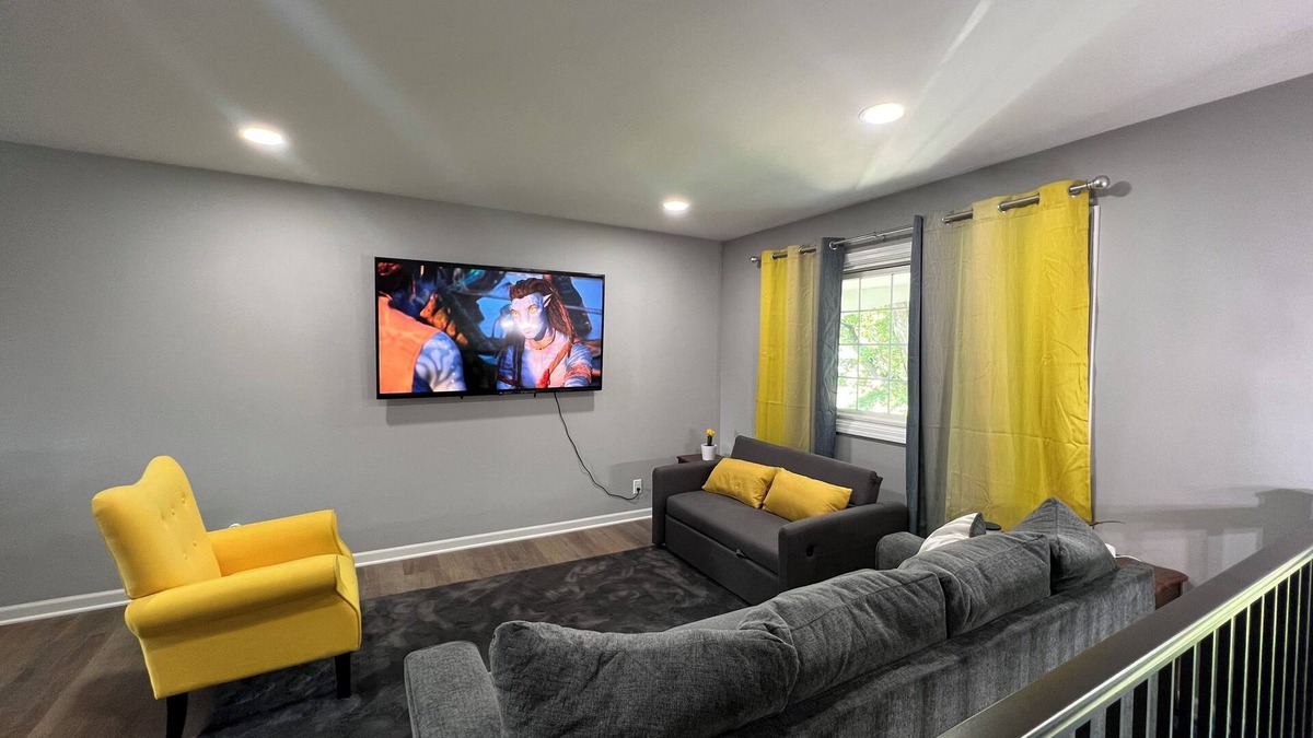 Rockford House | Cozy home in Rockford nSleeps 8