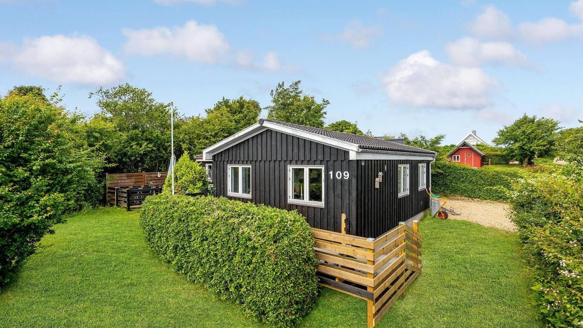 Floutrup House | Cozy home in Roslev with WiFi