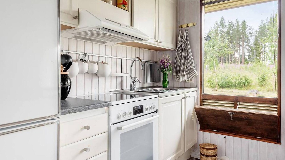 Tore House | Cozy home in Siknäs with house sea view