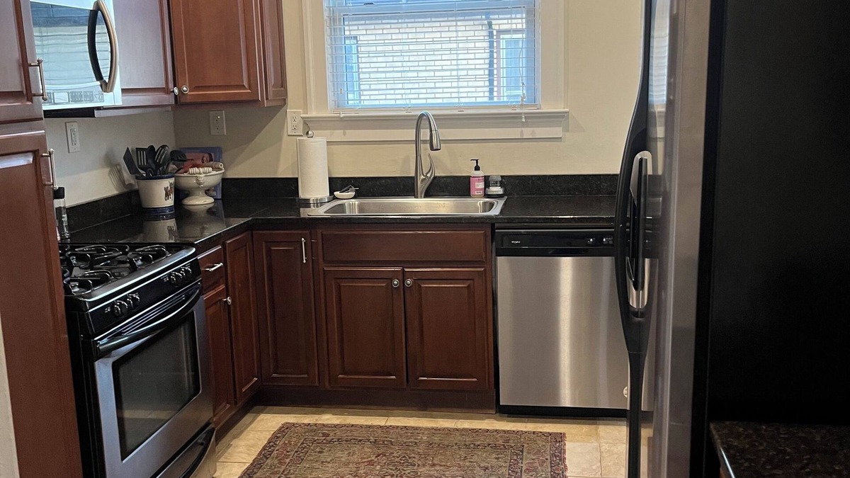 St. Matthews House | Cozy home in St. Matthews, 2 bedrooms, 2 bathrooms