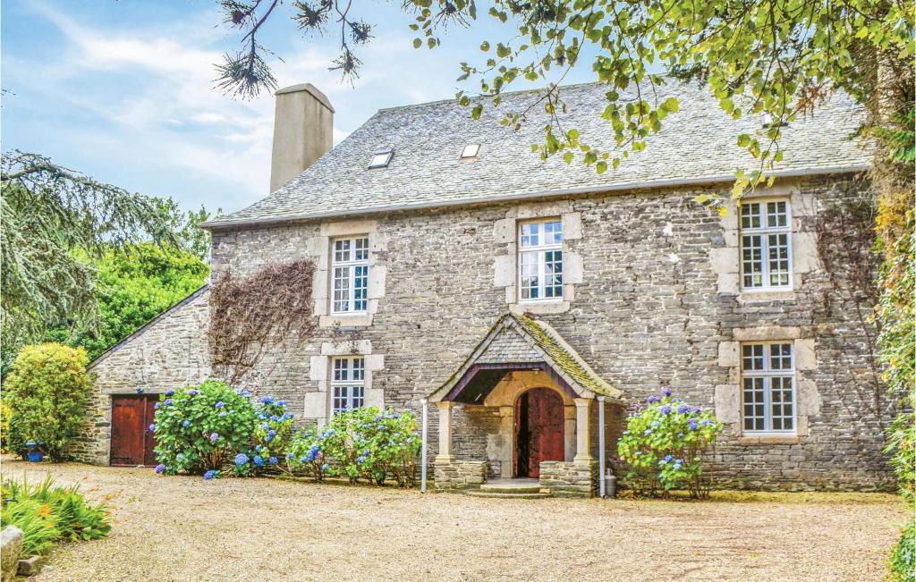 Taule House | Cozy Home In Taulé With Kitchen