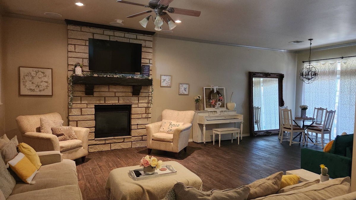 Edmond House | Cozy home in the heart of Edmond. Near UCO.