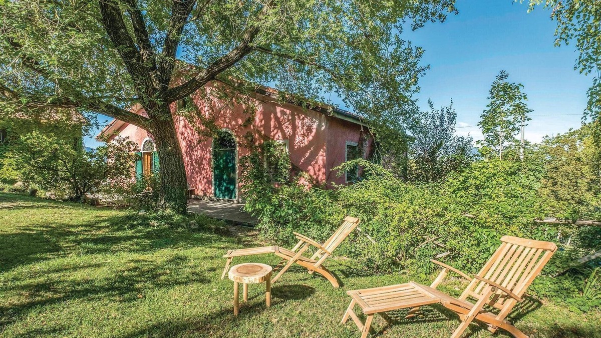 Varese Ligure House | Cozy home in Varese Ligure -SP-