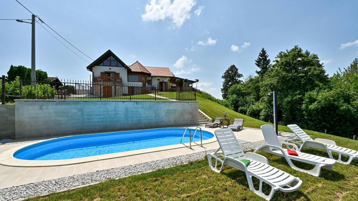 Veliki Lovrecan House | Cozy home in Veliki Lovrecan with sauna