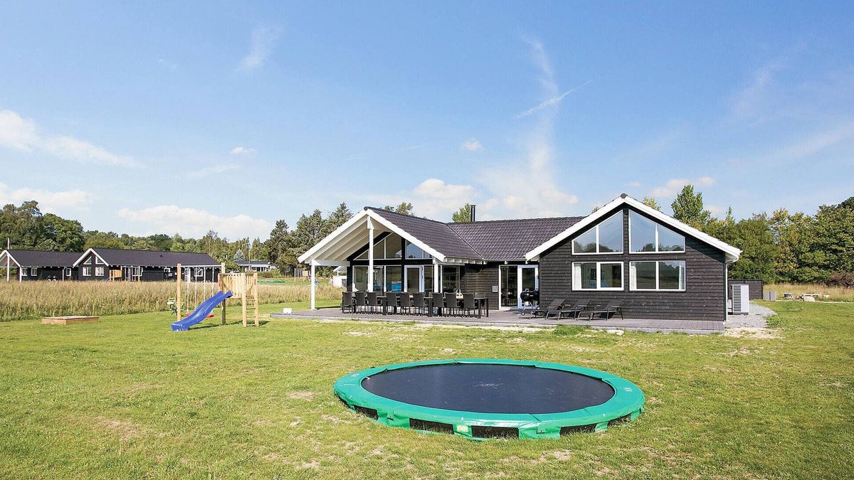 Vejby House | Cozy home in Vejby with sauna