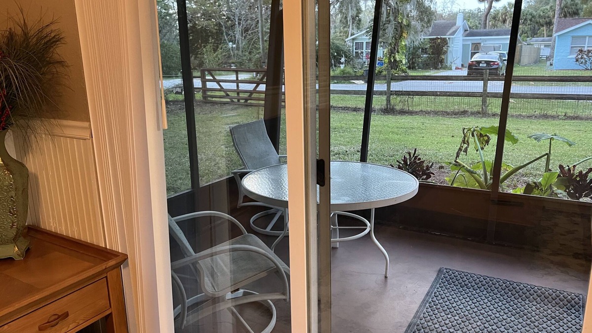 Port Richey House | Cozy home in walking distance of a large number of seafood restaurants.
