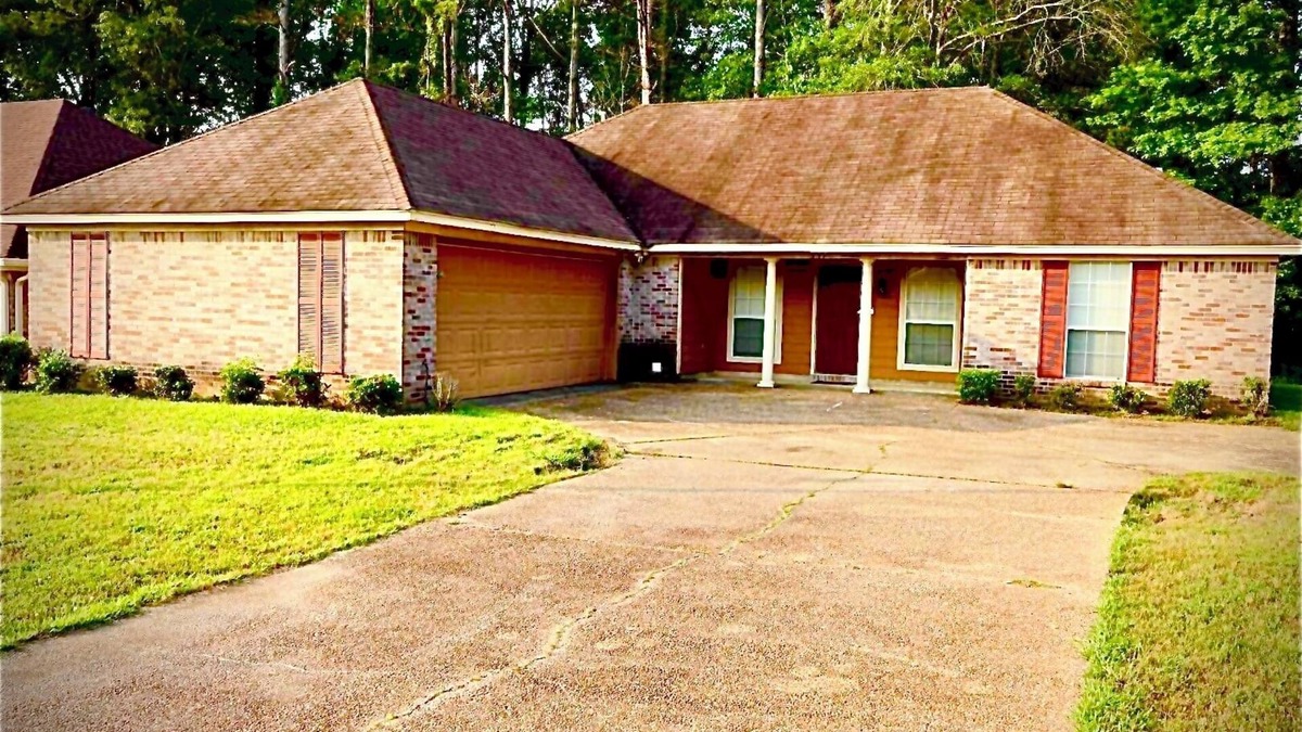 Terry House | Cozy home just outside of Byram, MS