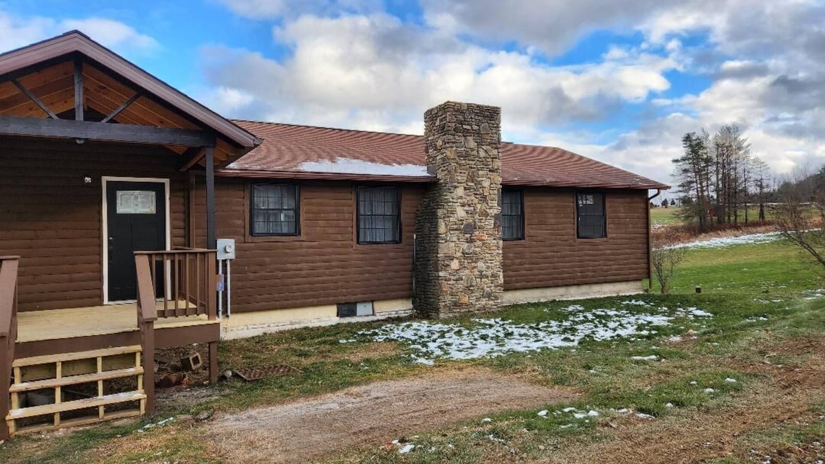 Sabinsville House | Cozy home located on 10 acres with a pond for fishing and kayaking.