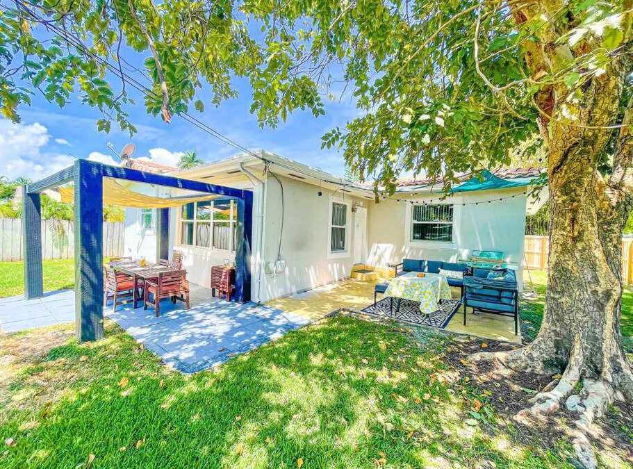 South Lake Villa | Cozy Home Located 5-Min From Beach with Outdoor-BBQ-Bikes