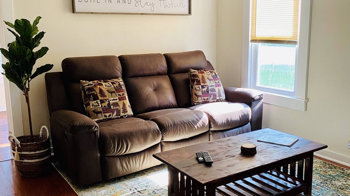 Mendon House | Cozy Home, Minutes from Killington! Washer/Dryer & Free Disney+/Peacock!