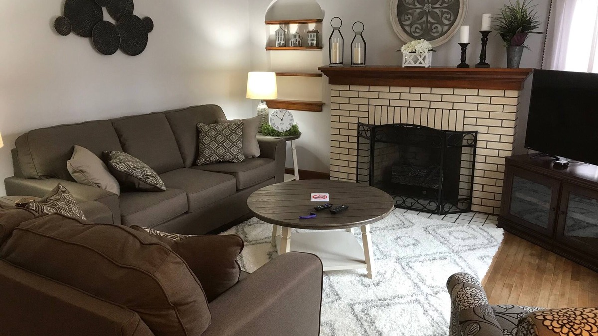 Wooster House | Cozy Home near College of Wooster