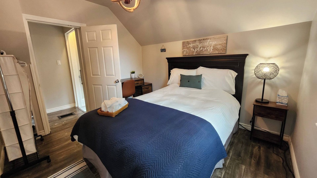 Sarnia House | Cozy home near downtown, beaches, parks, Lake Huron and the St. Clair River