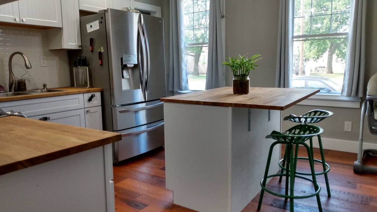 Ottawa House | Cozy home near Downtown Ottawa and Starved Rock State Park