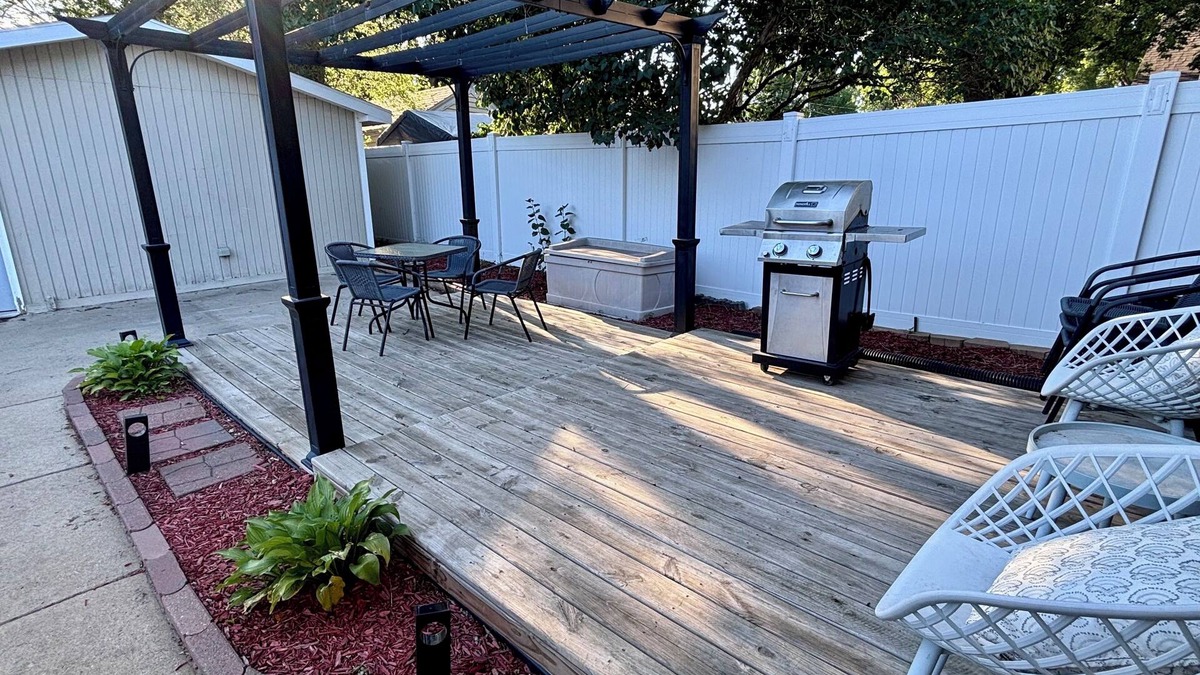 Sioux Falls House | Cozy home near DT, Premier Center & Hospital- Foosball, 65"TV & Fenced Yard