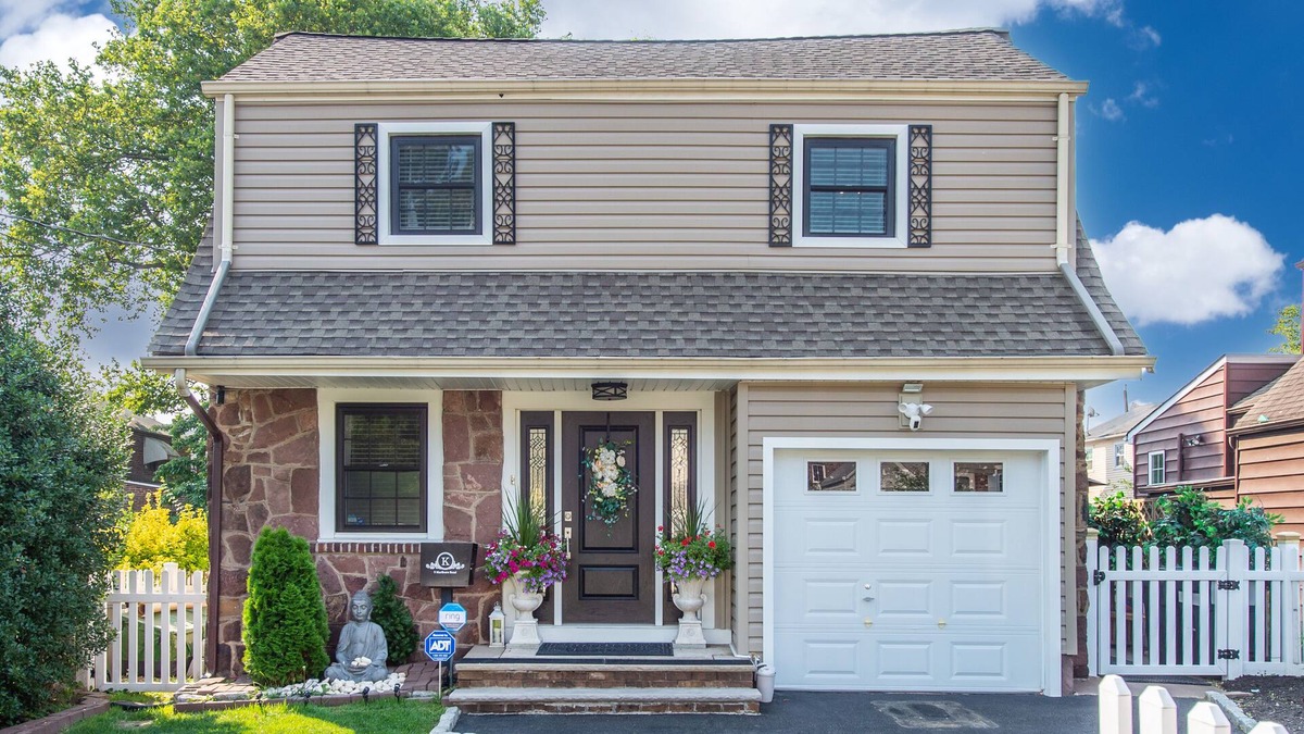 Clifton House | Cozy Home Near NYC, AD Mall, MetLife + Free Parking - 3bd - 2bth