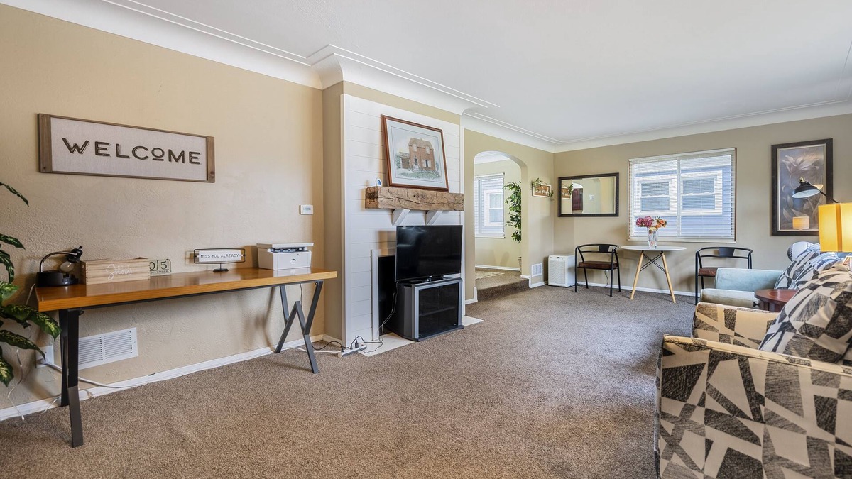 Ottawa House | Cozy home near university, Pet-Friendly & Family-Friendly Neighborhood