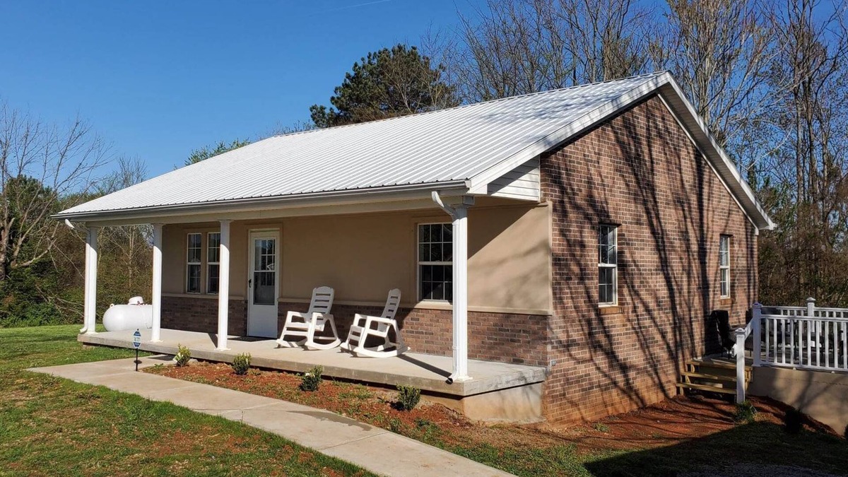 Byrdstown House | Cozy home - Newly Remodeled