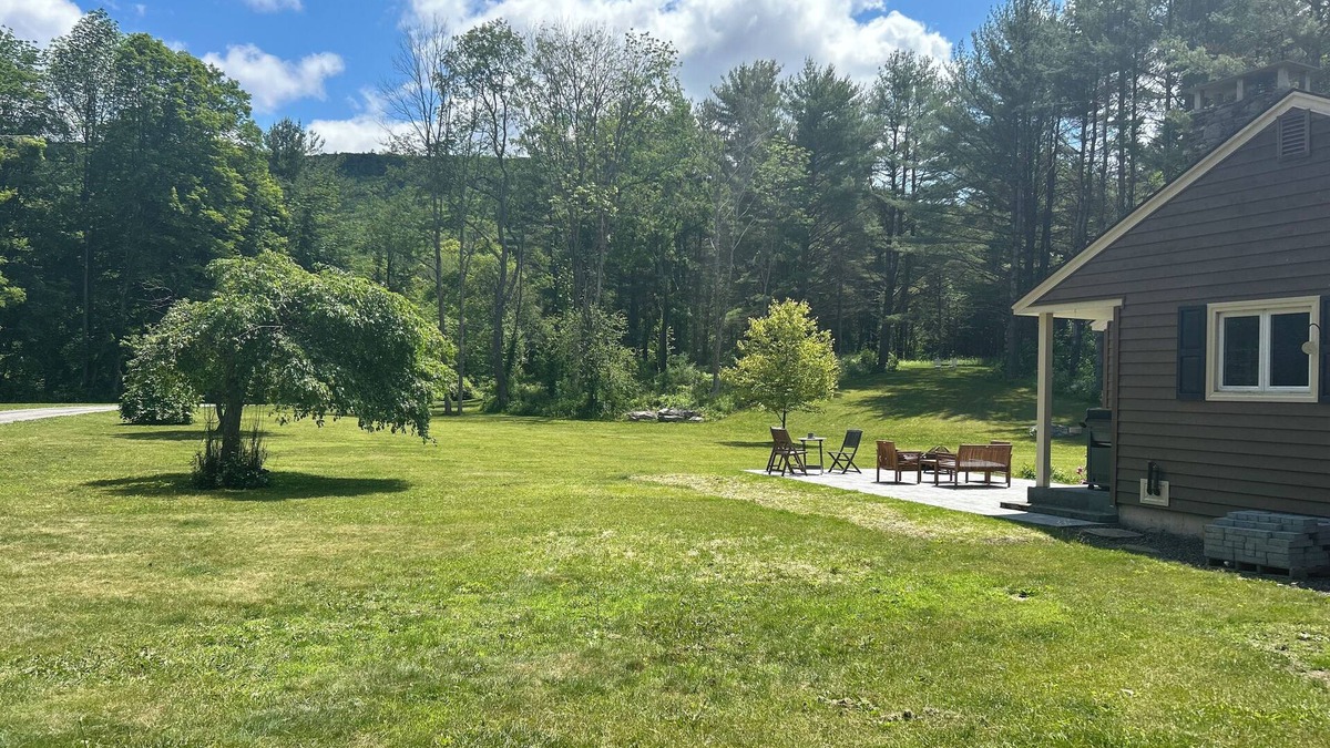 West Stockbridge House | Cozy Home on 17 acres in W Stockbridge. Close to the Pike, Slopes, Tanglewood
