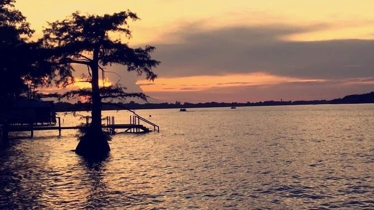 Ferriday House | Cozy home on Lake St. John. Pet friendly. Perfect for families and hunters.