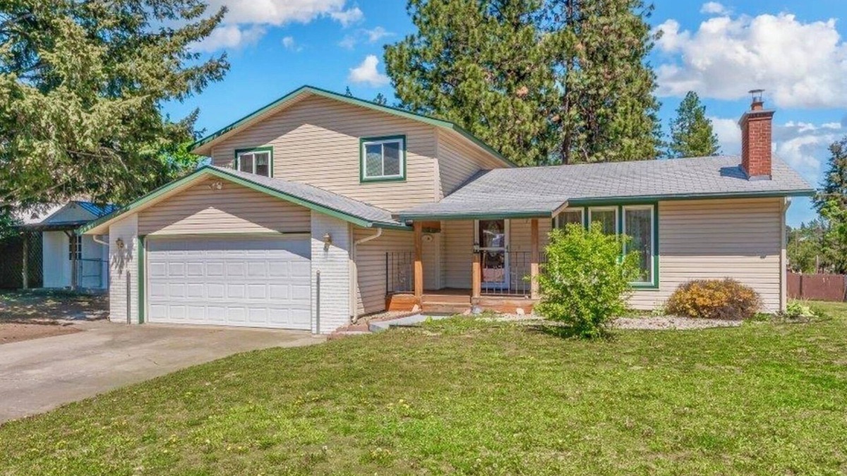 Post Falls House | Cozy home steps from Q'emlin Park beach- Sleeps 8!