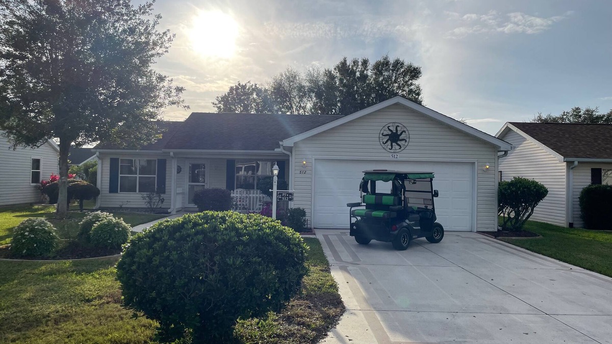 Lady Lake House | Cozy home w/golf cart, lanai, smart TVs, & prime location near town squares!