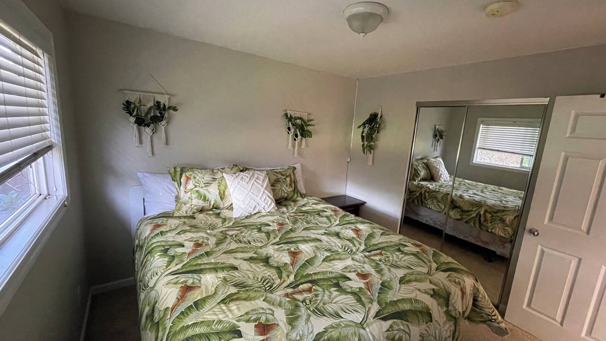 Vallejo House | Cozy Home w/Large Private Backyard. Minutes to Napa, Six Flags & ferry.