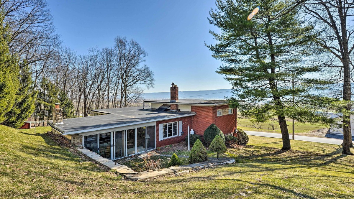 Belleville House | Cozy Home w/Private Patio & Views, Hiking On-Site