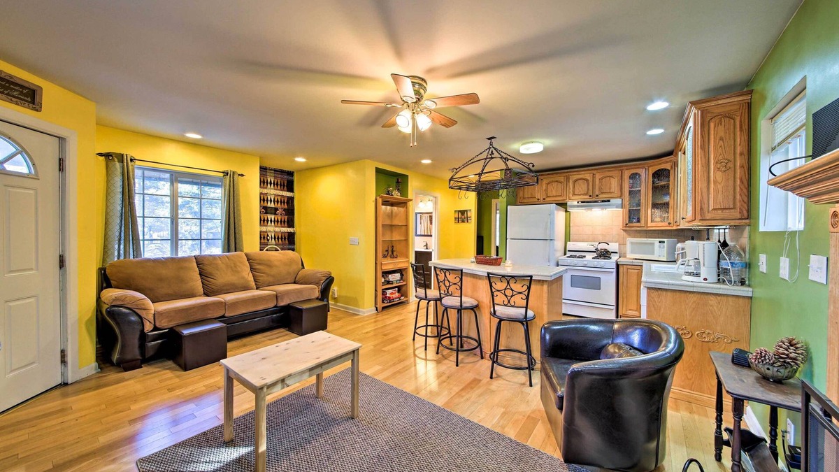 Big Bear House | Cozy Home w/Wood Fireplace: 4 Mi to Big Bear Lake