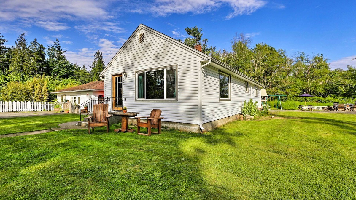 Marietta-Alderwood House | Cozy Home w/Yard -6 Miles to Dwtn Bellingham!