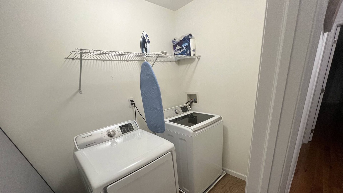 Elizabeth House | Cozy Home with 3 king bedroom Beautiful/ safe neighborhood just 7 mins to EWR.