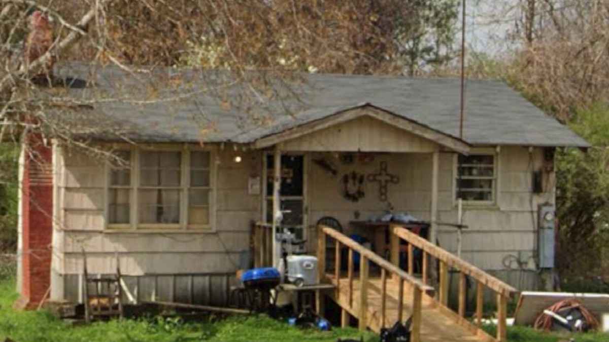 Jemison House | Cozy home with Bedroom for rent