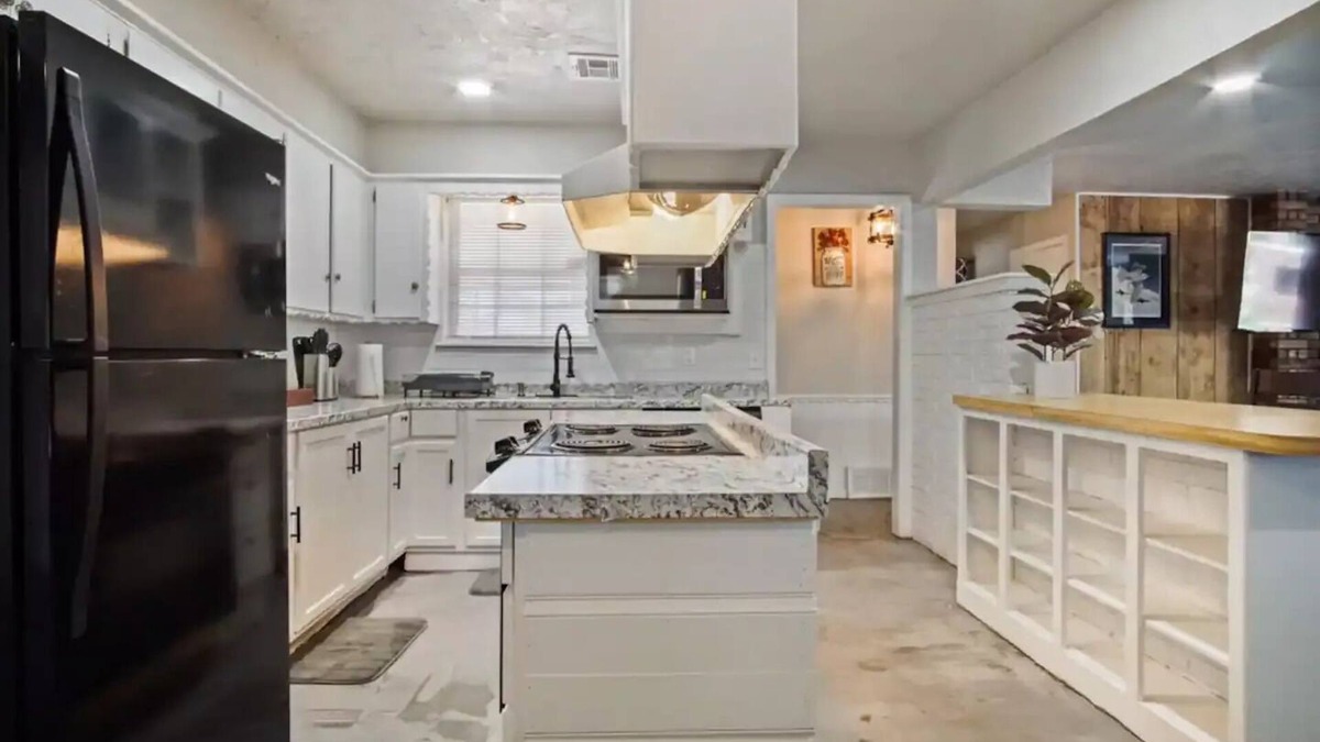 Midwest City House | Cozy home with fenced yard in Midwest Citynn