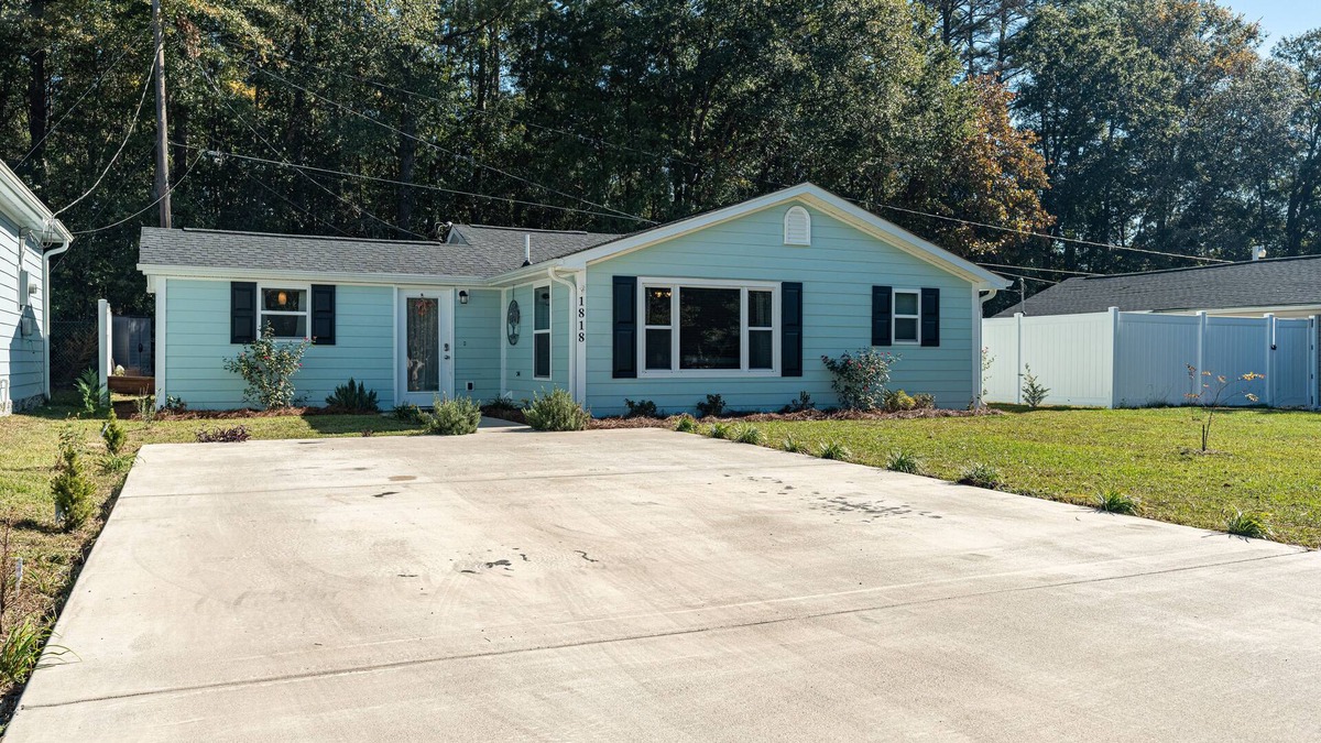 West Columbia House | Cozy home with firepit-minutes from downtown and the University of SC!
