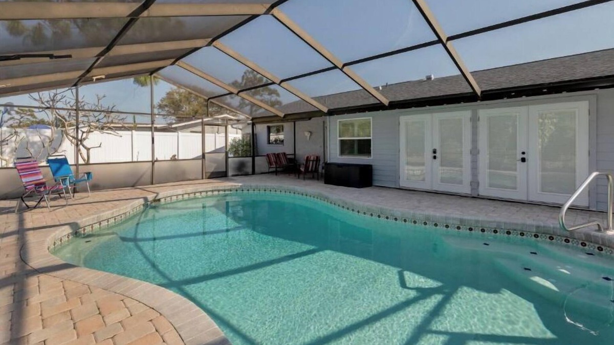 Venice Gardens House | Cozy home with heated pool - 8 min from the beach.