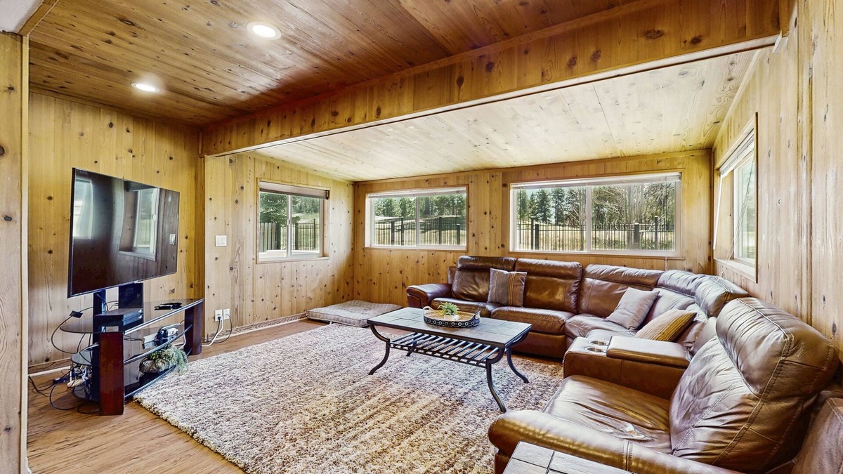 Stateline House | Cozy home with hot tub behind golf course & near casinos/event center