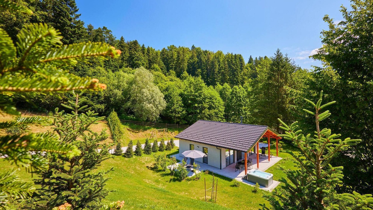 Bednja House | COZY HOME WITH JACUZZI&SAUNA
