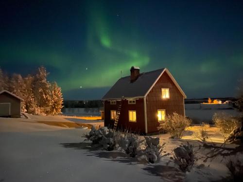 Overkalix House | COZY Home with LAKE view-free WiFi - free SAUNA