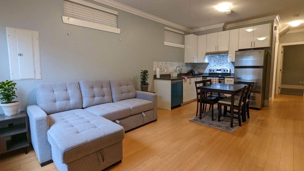 Marpole House | Cozy Home with New Furniture! Steps away from Downtown/UBC/Airport/Richmond