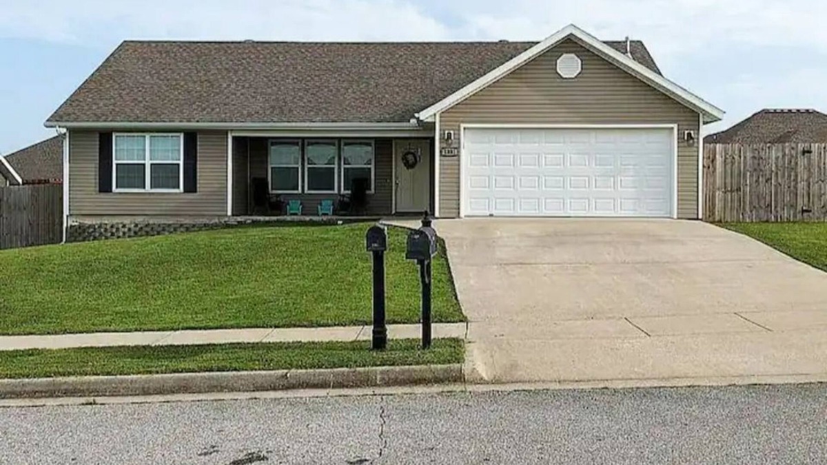 Prairie Grove Other | cozy home with pet-friendly yard, fast wi-fi, and close to Fayetteville