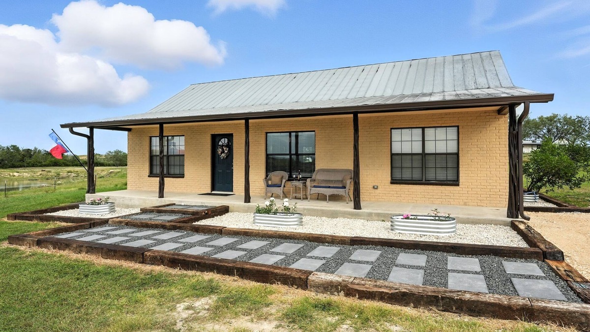 New Braunfels House | Cozy home with private W/D, deck - near Guadalupe and Comal Rivers