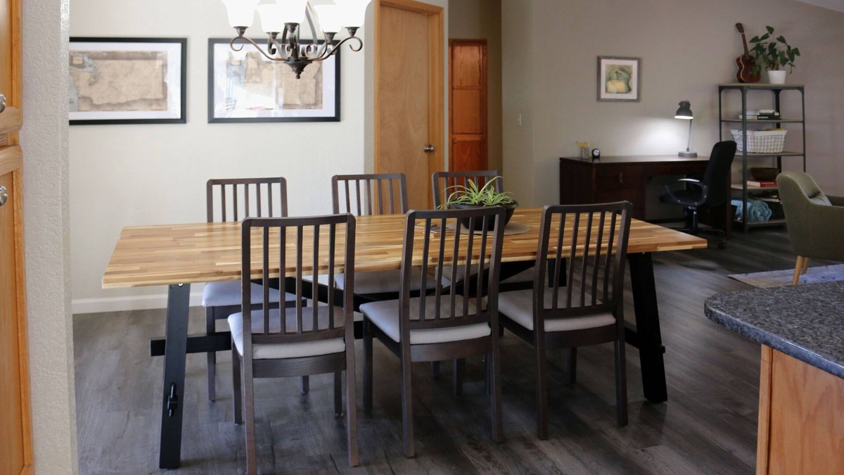 Vancouver House | Cozy home with Private Forest/Park on 1.5 acres, Outdoor lounge area and Hot Tub