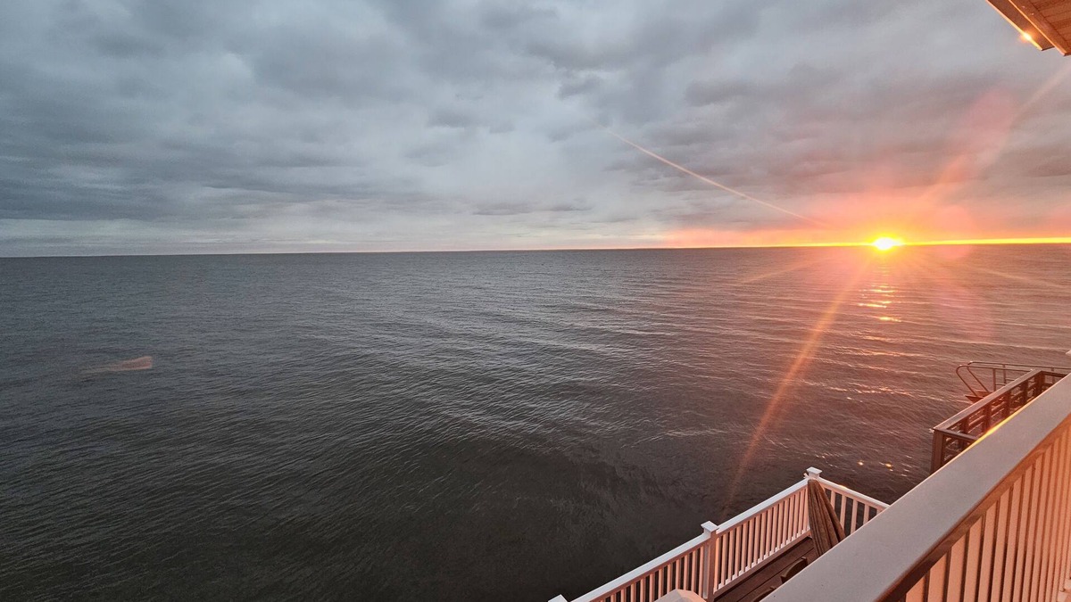 Downe House | Cozy Home with Stunning Views on the Delaware Bay