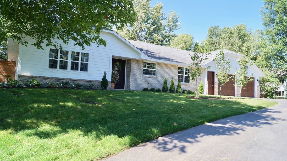Saint Bonifacius House | Cozy home with Pool,Hot Tub and fireplace.