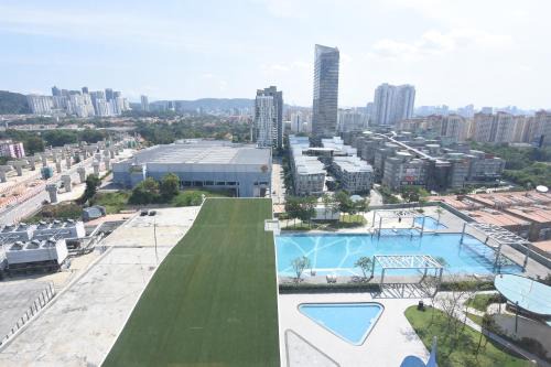 The Strand Apartment | Cozy Homestay with WiFi @Encorp Strand Mall @Alpha IVF