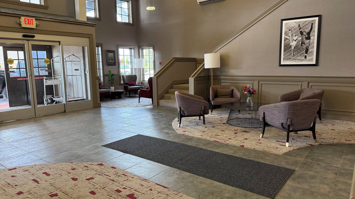 South Bend Hotel | Cozy hotel in charming South Bend with fitness room, AC